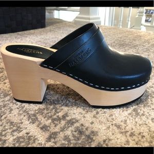 “Swedish Hasbeen” black clogs